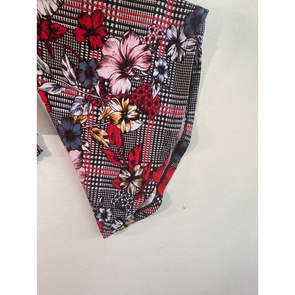 Hot Kiss Women's Floral Crop Top. Size Medium - Picture 4 of 7